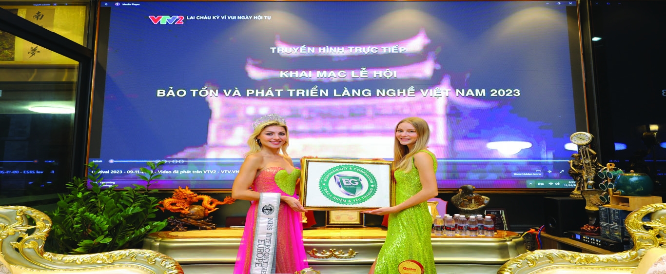 Hoa hậu và người mẫu EU với Slogan 